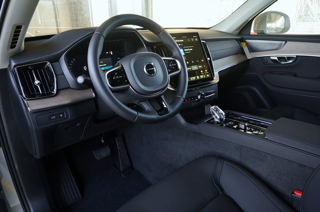 2026 Volvo XC90 Plus - Photo 12