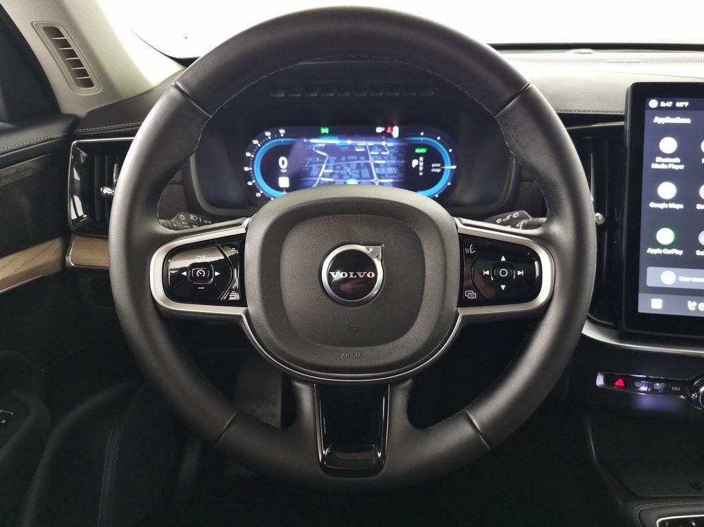 2025 Volvo XC90 Plus - Photo 16