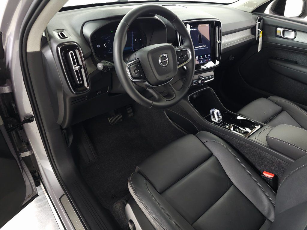 2026 Volvo XC40 Plus - Photo 11