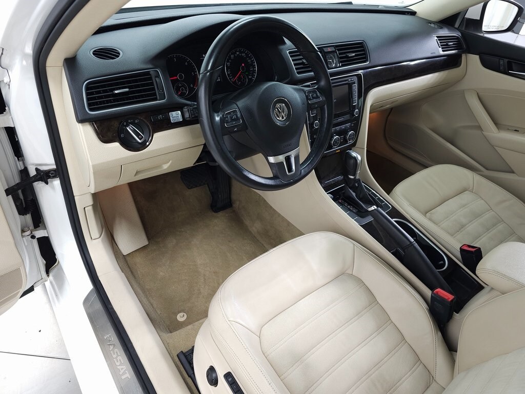 2014 Volkswagen Passat 2.0L TDI SEL Premium 12