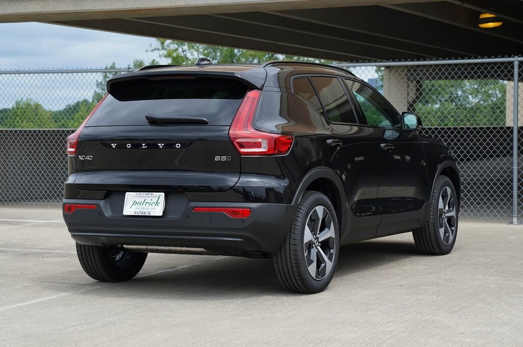 2026 Volvo XC40 Plus photo 4