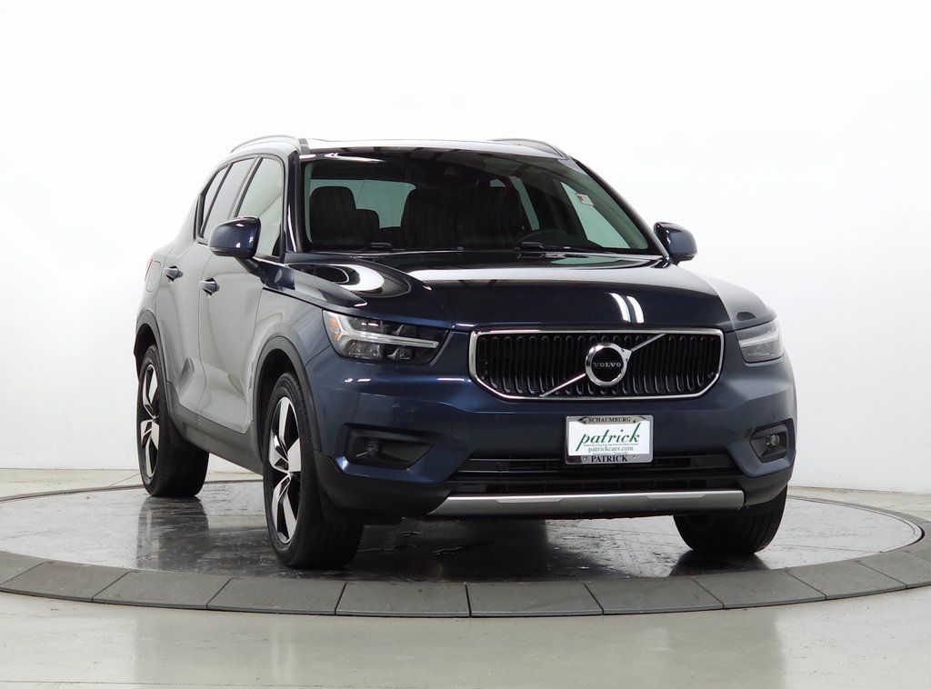 2021 Volvo XC40 Momentum