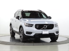 Used 2022 Volvo XC40 T5 AWD R-Design SUV YV4162UM8N2696160 for Sale in Schaumburg, IL at Patrick Volvo Cars