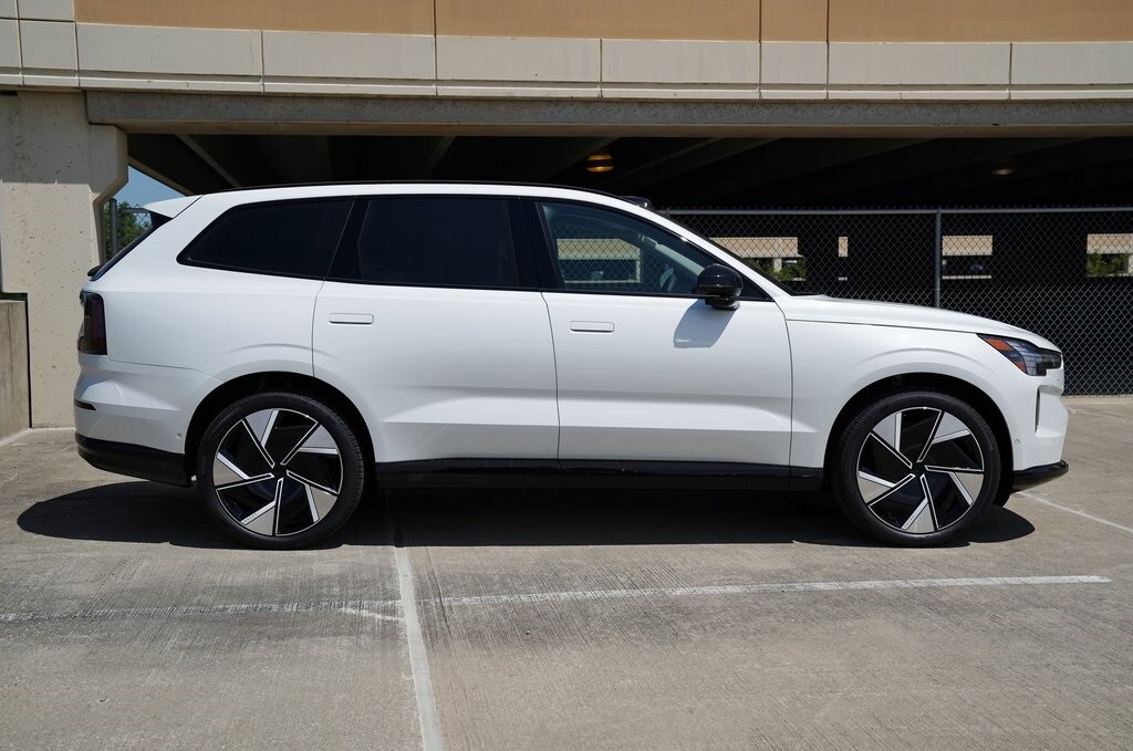 2025 Volvo EX90 Twin Motor Performance Ultra photo 3