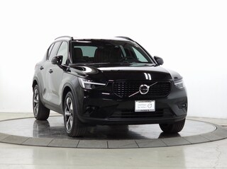 2025 Volvo XC40 B5 Plus Dark Theme SUV