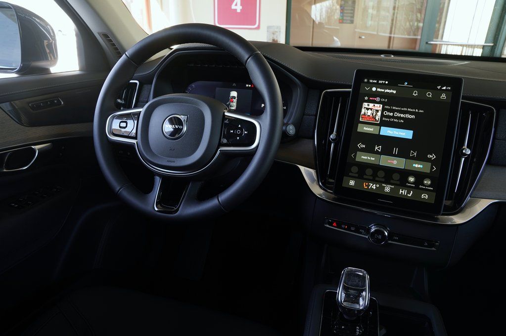 2026 Volvo XC90 Plus - Photo 12