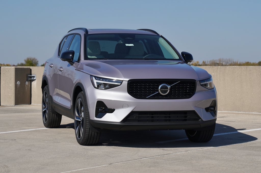 2026 Volvo XC40 B5 Plus AWD SUV