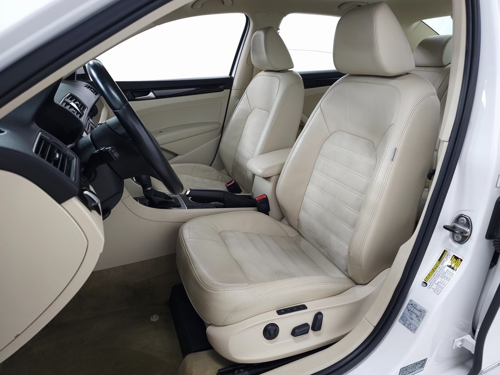 2014 Volkswagen Passat 2.0L TDI SEL Premium 13
