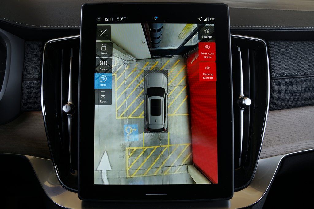 2026 Volvo XC90 Plus - Photo 18