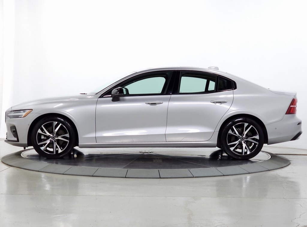 2024 Volvo S60 B5 Plus Dark 5