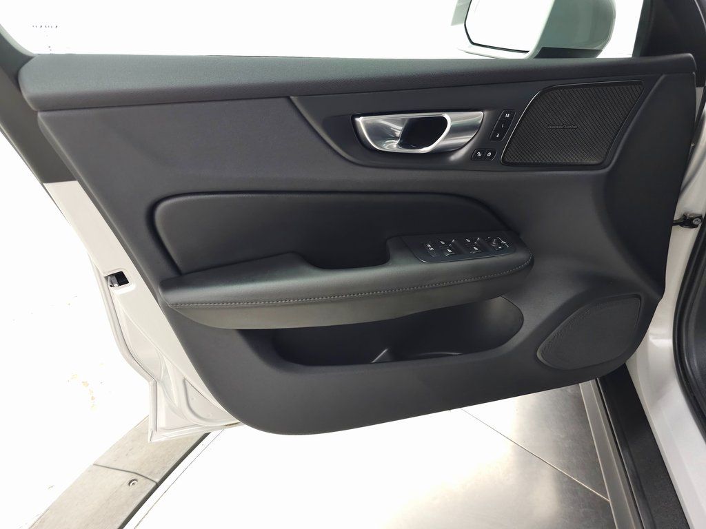 2025 Volvo V60 Cross Country Plus - Photo 10