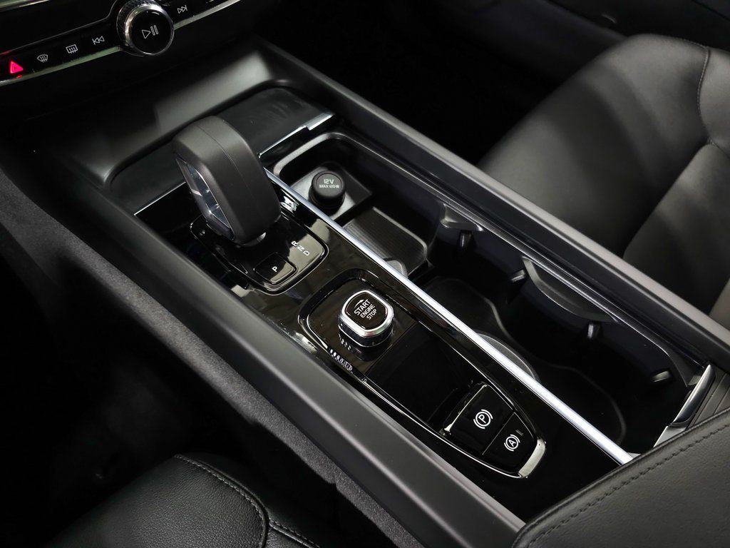 2025 Volvo XC60 Core - Photo 25