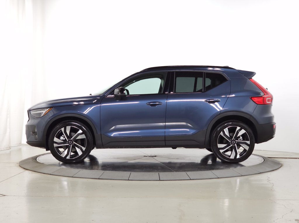 New 2026 Volvo XC40 B5 Ultra SUV