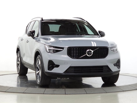 2025 Volvo XC40 B5 Plus Dark Theme SUV