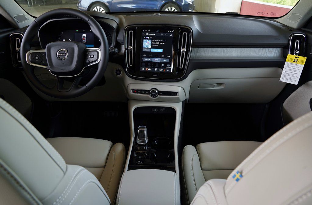 2026 Volvo XC40 Ultra - Photo 6