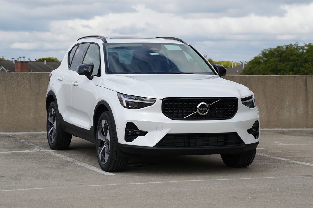 New 2026 Volvo XC40 B5 Plus SUV