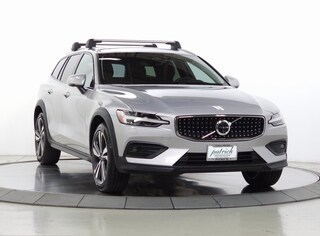 2025 Volvo V60 Cross Country B5 Plus Wagon