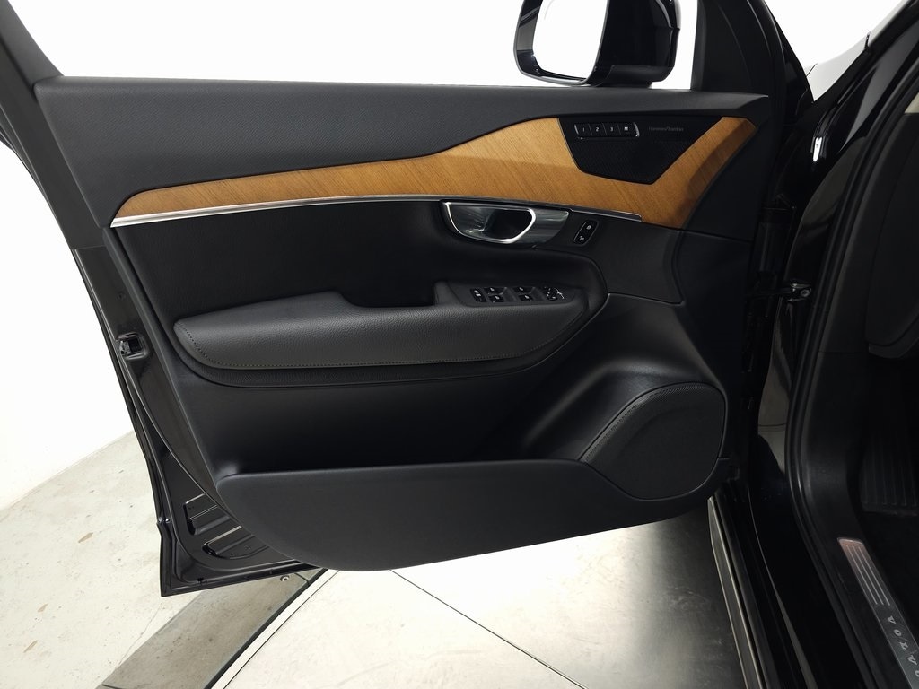 2022 Volvo XC90 T6 AWD Momentum 7 Seater 16