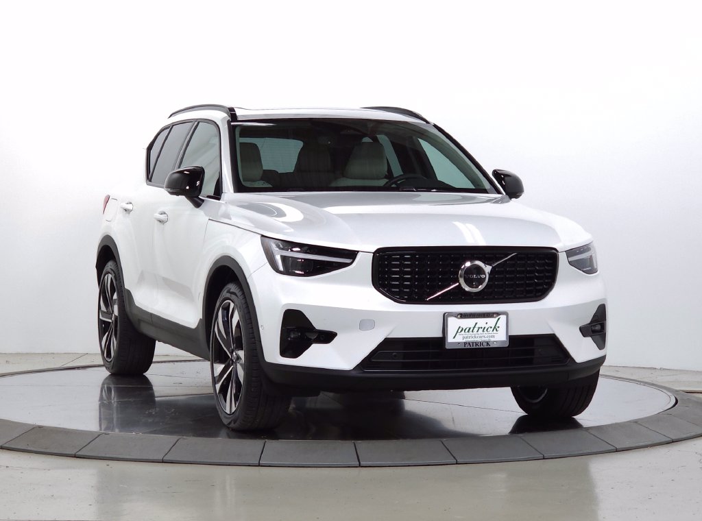 New 2026 Volvo XC40 B5 Ultra SUV