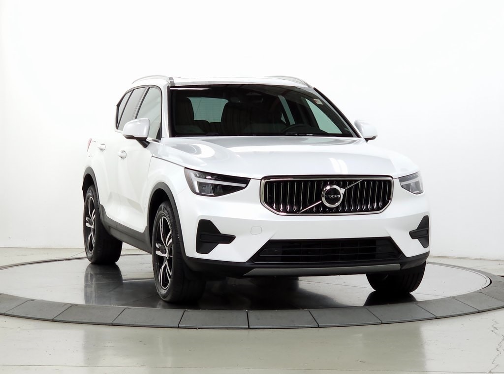 2025 Volvo XC40 Core