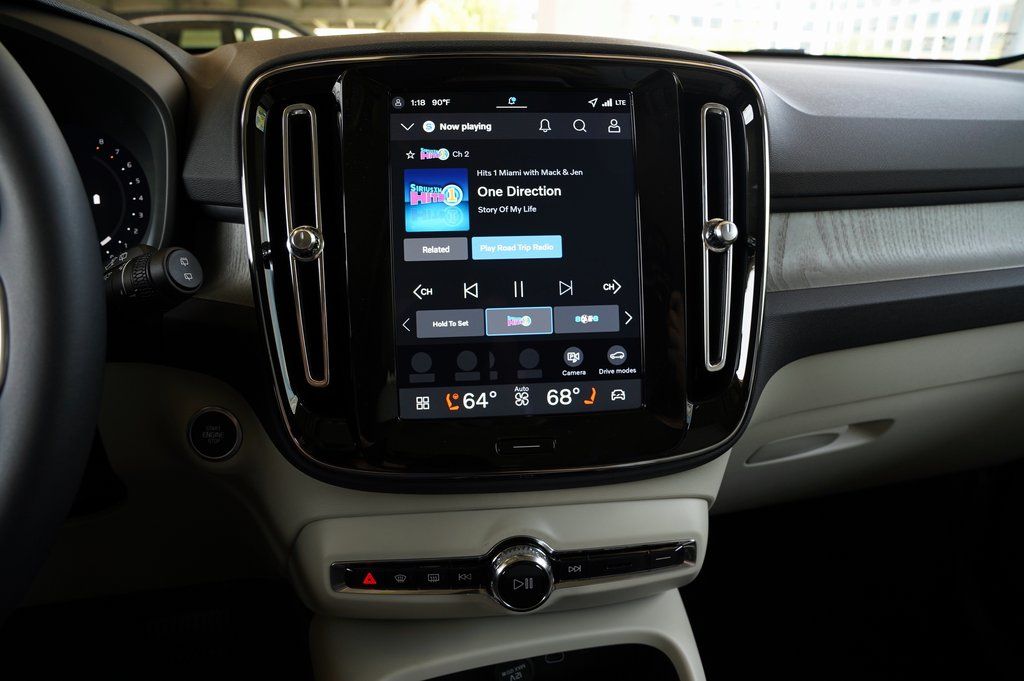 2026 Volvo XC40 Ultra - Photo 14