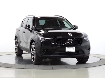 2024 Volvo XC40 B5 Plus Dark SUV