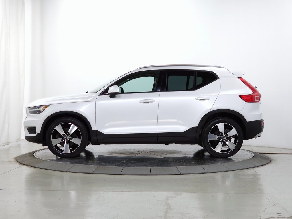 Used 2021 Volvo XC40 T5 Momentum SUV