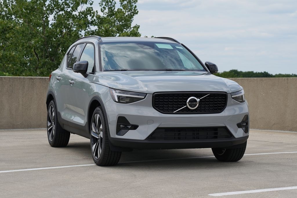 New 2026 Volvo XC40 B5 Plus SUV