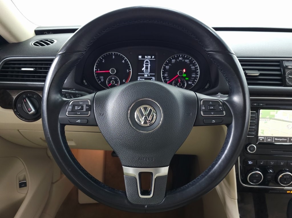 2014 Volkswagen Passat 2.0L TDI SEL Premium 16