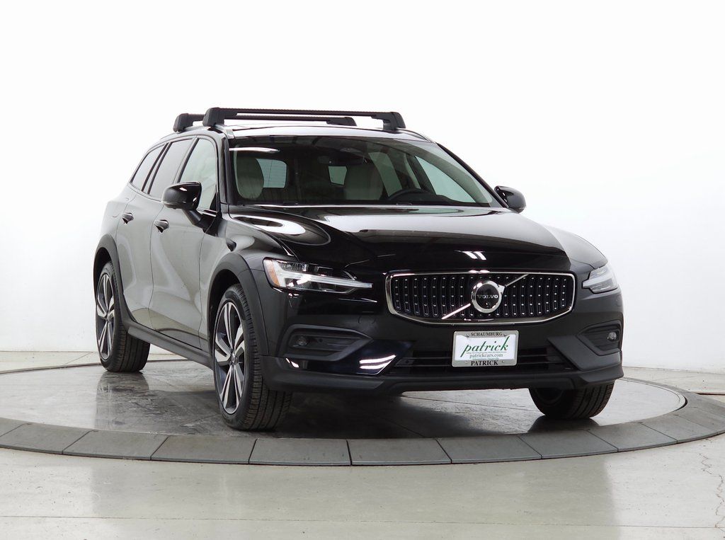 2026 Volvo V60 Cross Country B5 Plus AWD's photo