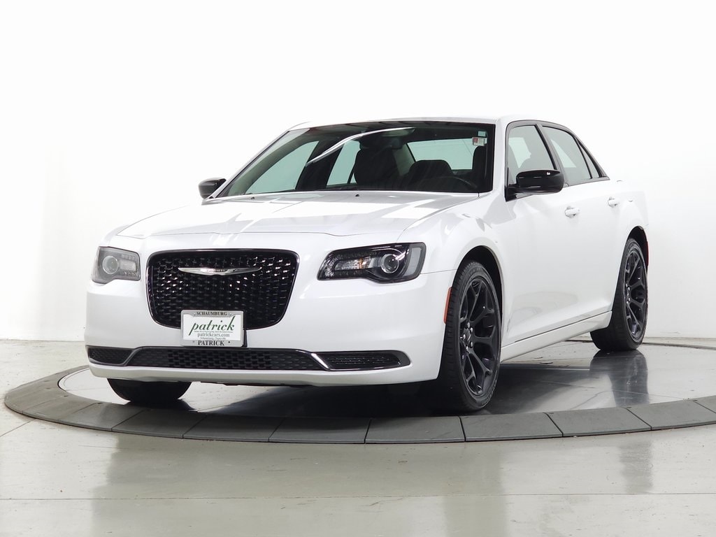 2019 Chrysler 300 Touring 3