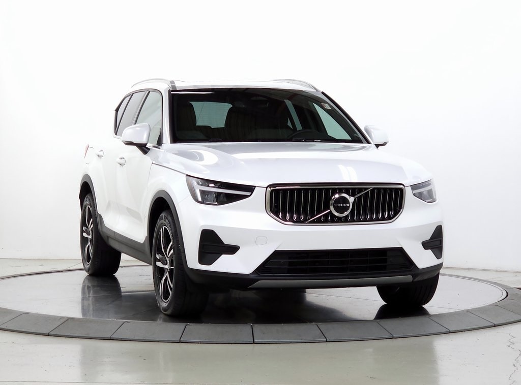 2025 Volvo XC40 Core