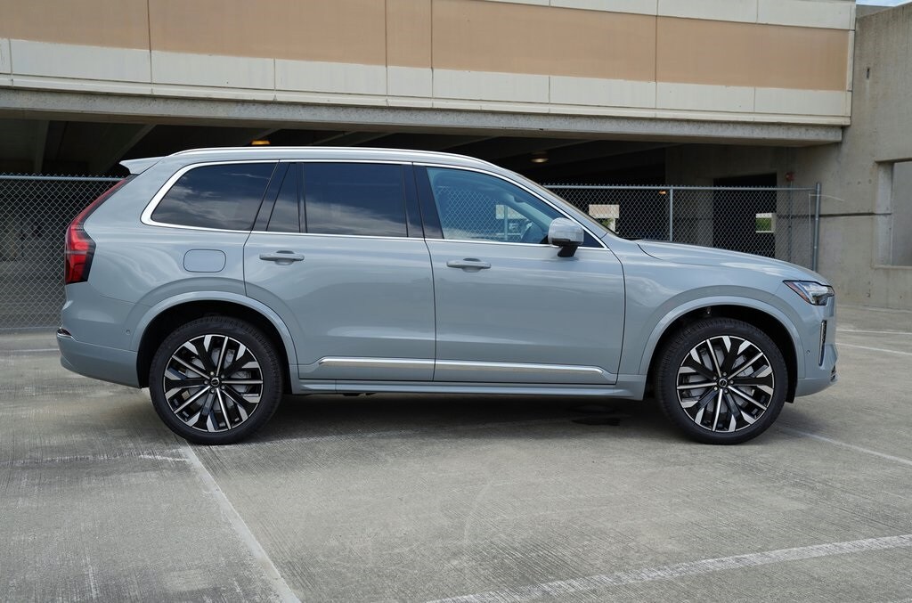 2026 Volvo XC90 Plus photo 2