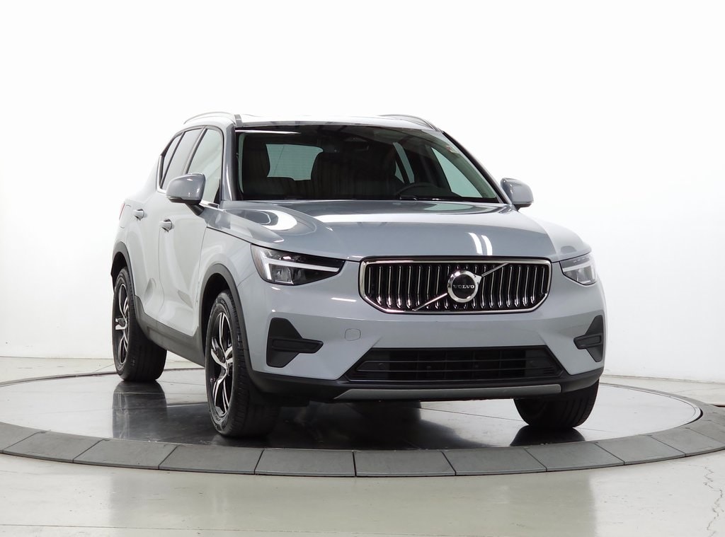 2025 Volvo XC40 Core