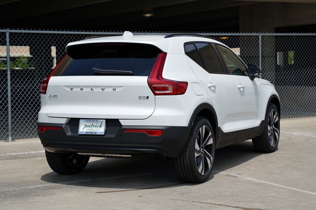 2026 Volvo XC40 Plus photo 4