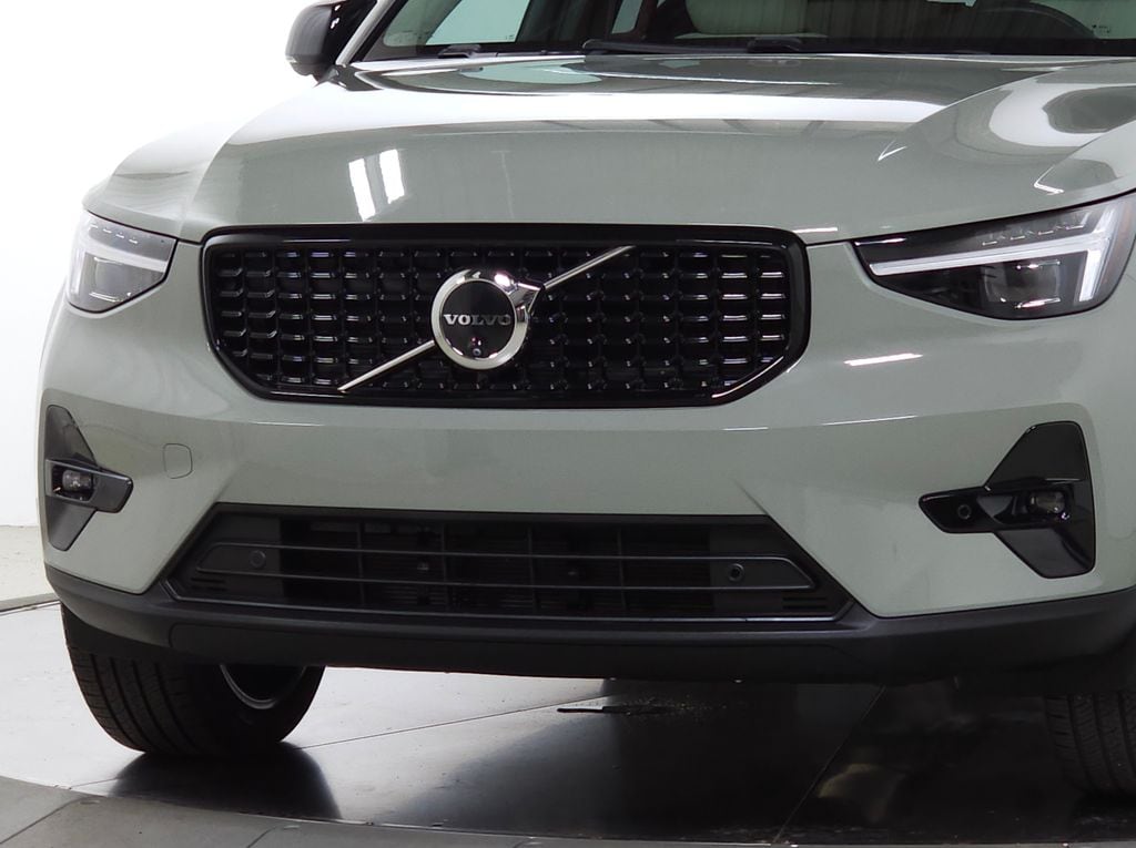 Certified 2025 Volvo XC40 B5 Ultra Dark Theme SUV