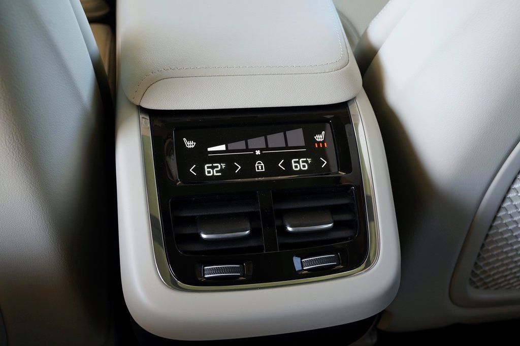 2026 Volvo XC60 Ultra - Photo 28
