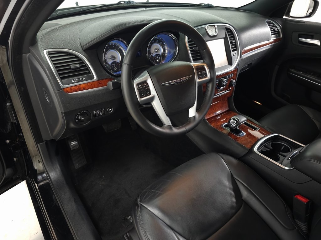 2014 Chrysler 300 Base 13