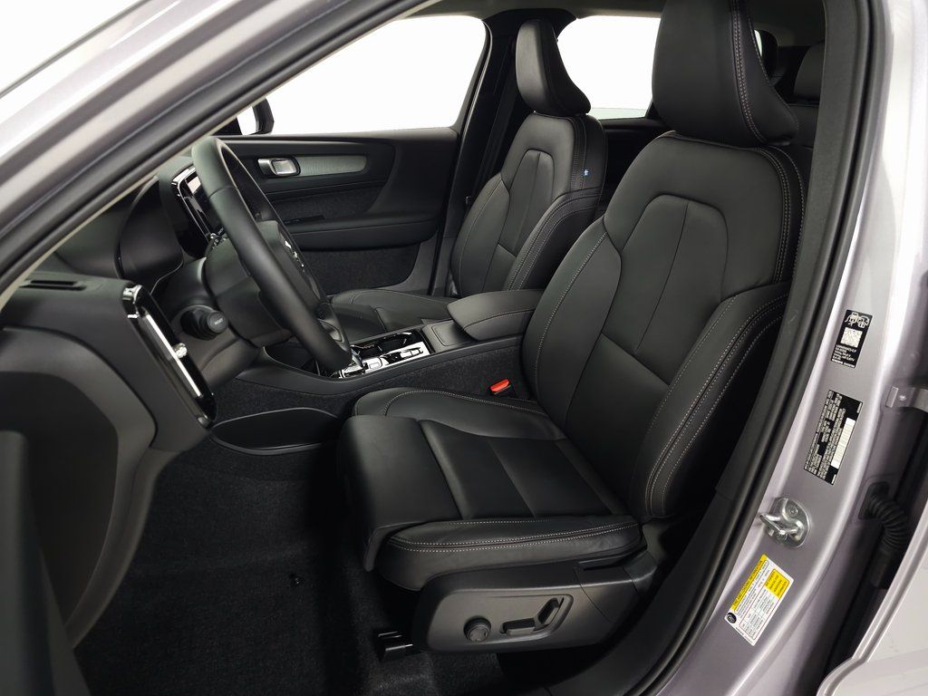 2026 Volvo XC40 Plus - Photo 12