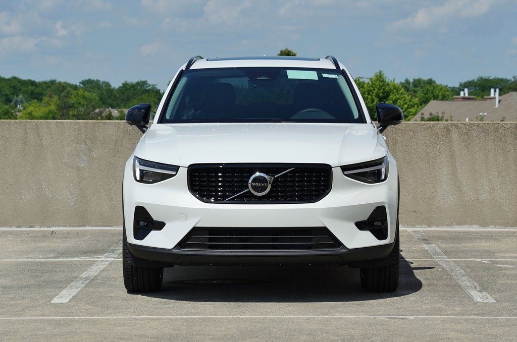 New 2026 Volvo XC40 B5 Ultra SUV