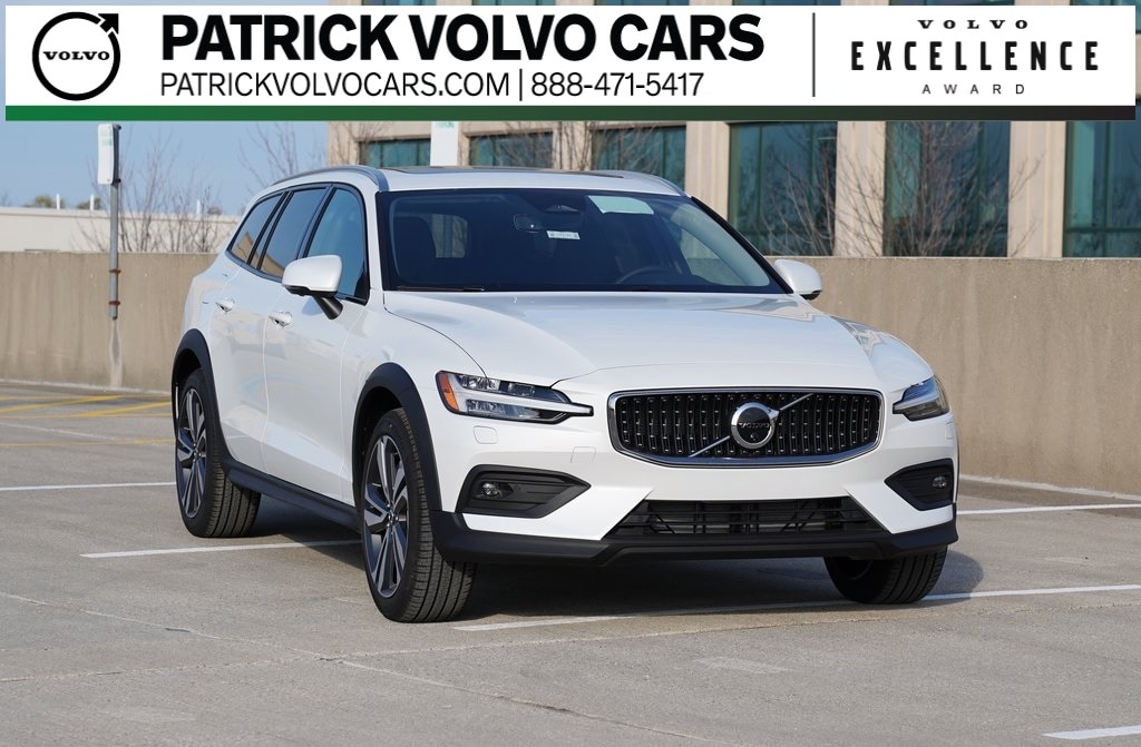 2026 Volvo V60 Cross Country Plus's photo