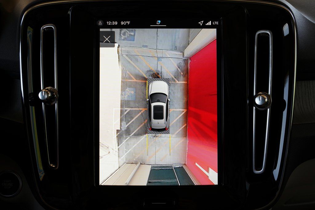 2026 Volvo XC40 Plus - Photo 17