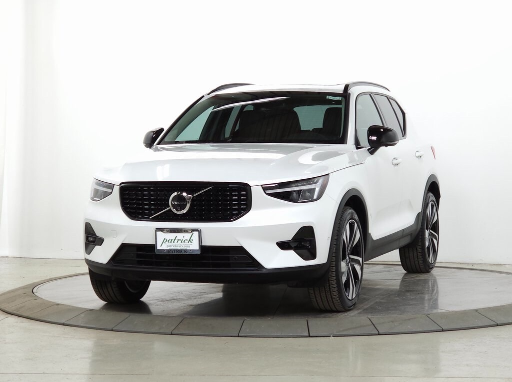 New 2026 Volvo XC40 B5 Plus SUV