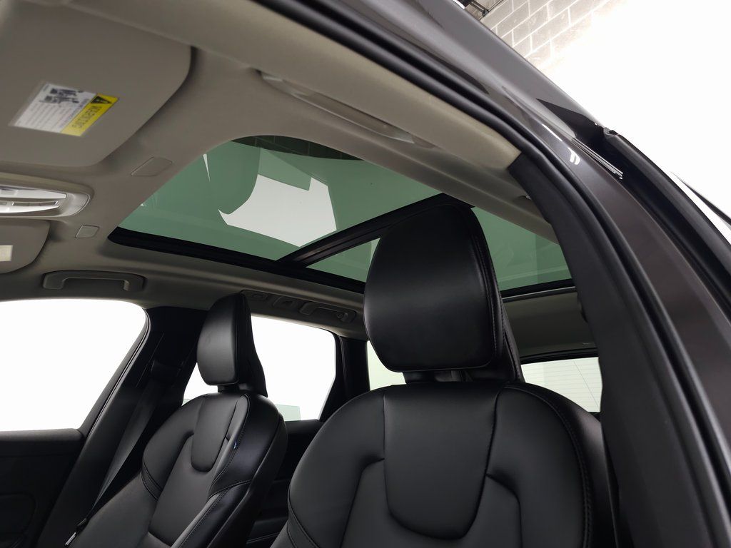 2025 Volvo XC60 Core - Photo 13