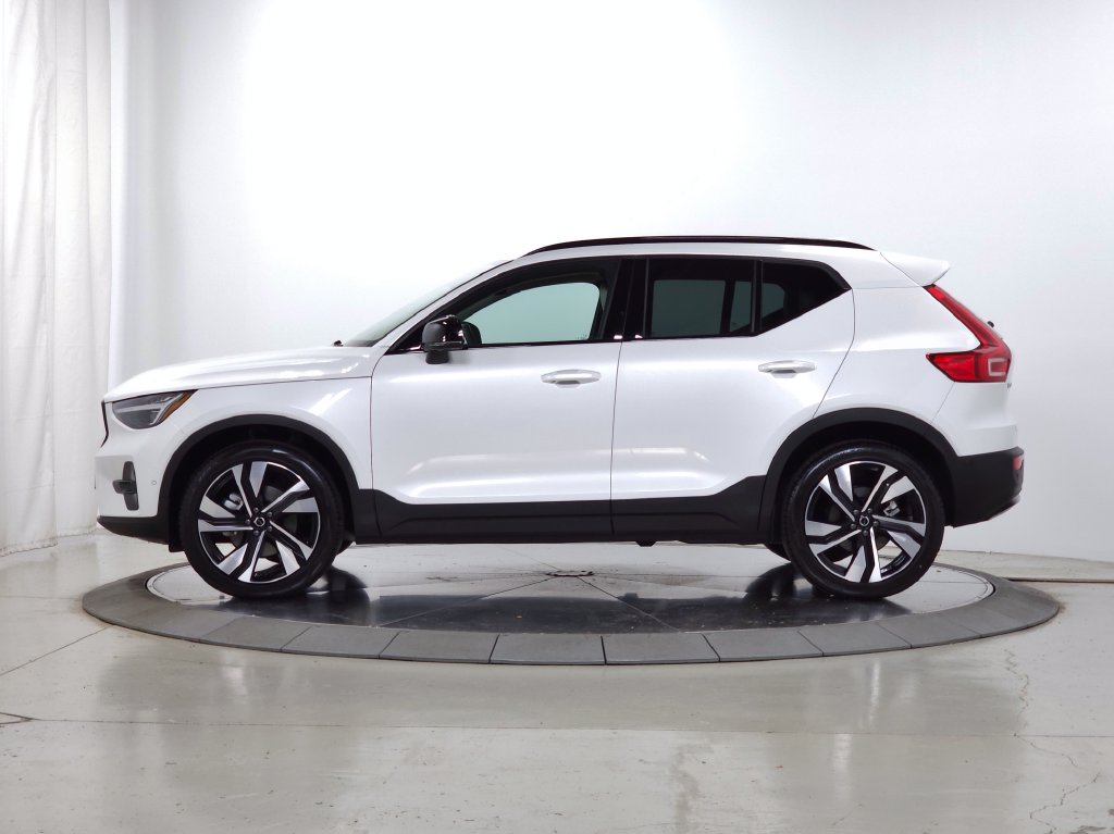 New 2026 Volvo XC40 B5 Ultra SUV