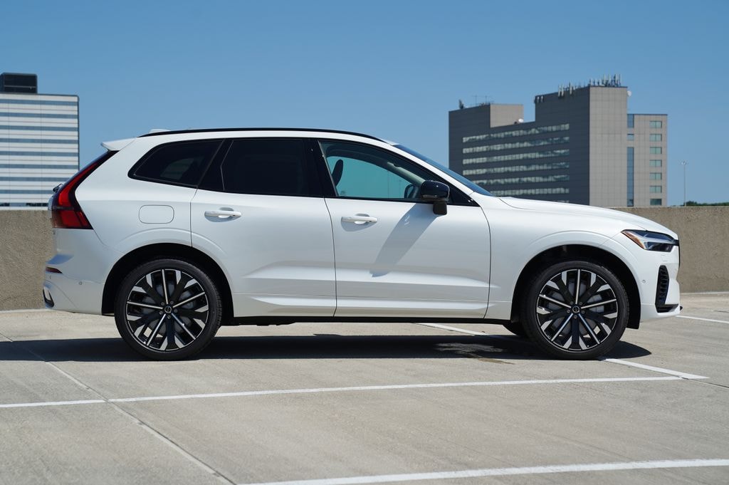 New 2026 Volvo XC60 plug-in hybrid T8 Ultra SUV