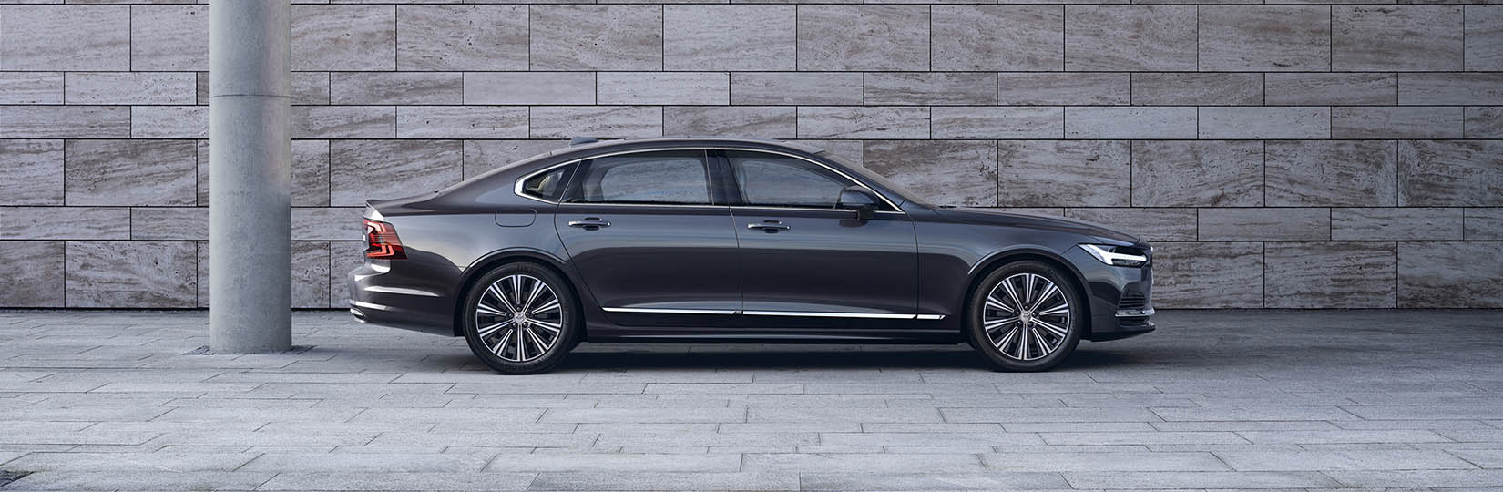 2023 Volvo S90_1650x540_hero.jpg