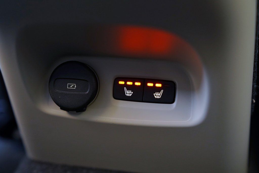 2026 Volvo XC40 Plus - Photo 24