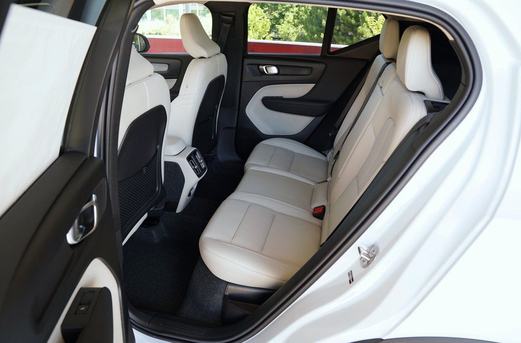 2026 Volvo XC40 Plus - Photo 23