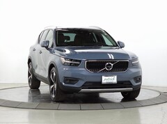 2020 Volvo XC40 T5 Momentum SUV for Sale in Schaumburg, IL at Patrick Volvo Cars